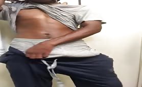 Jamaican dude wanks his huge cock in front of the webcam