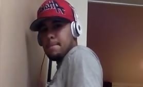 Curious straight guy wants to try a glory hole