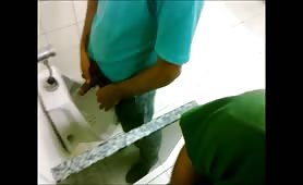Jerking off a straight guy while urinating