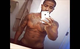 OMARION SNAPS A NAKED PIC OF HIMSELF
